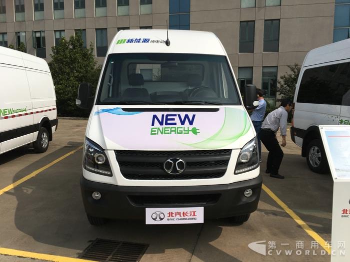 北汽长江纯电动厢式运输车 (2).jpg