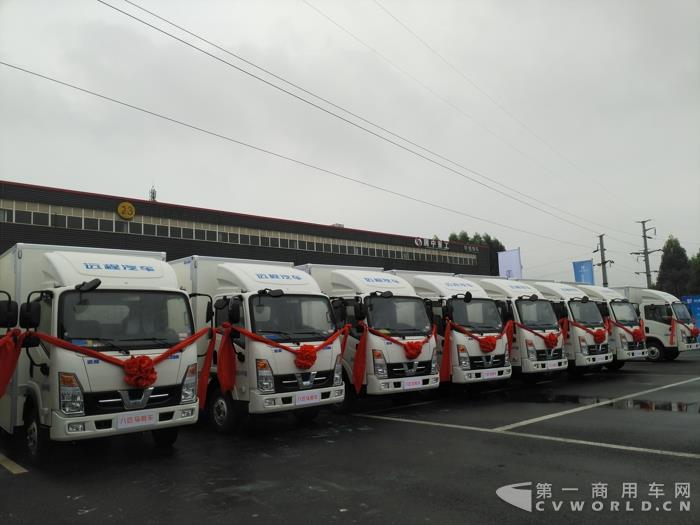 百辆远程E200纯电动物流车交付八匹马租车1.jpg 百辆远程E200纯电动物流车交付八匹马租车1.jpg