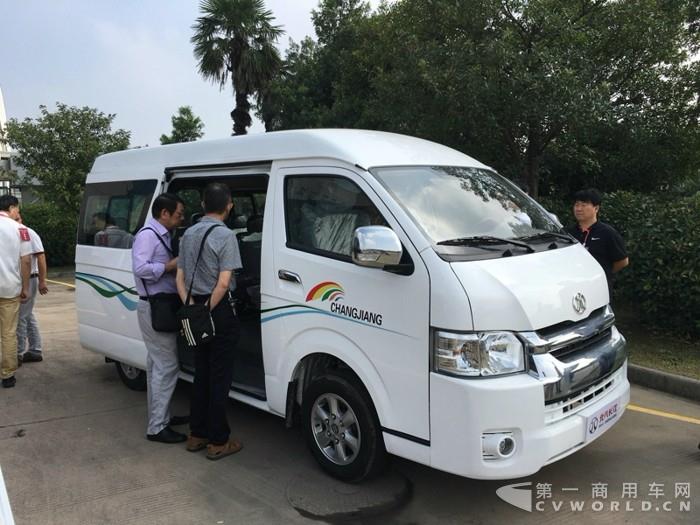 北汽长江汽油窄体轻客 (1).jpg