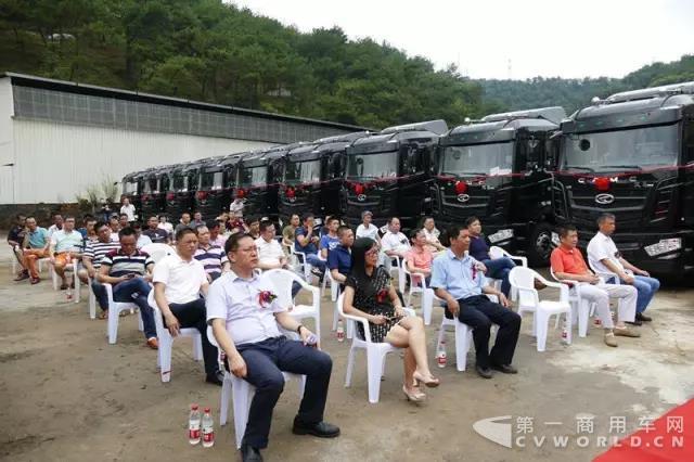 签约50台 首批交车20台 汉马H6黑金刚闪耀闽北1.jpg 签约50台 首批交车20台 汉马H6黑金刚闪耀闽北1.jpg