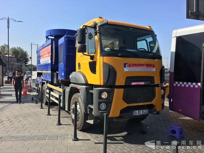 福特Cargo重卡改装的环卫车.jpg 福特Cargo重卡改装的环卫车.jpg