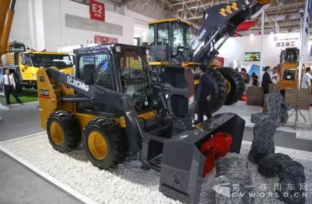 “灵动卫士”XC760K滑移装载机.jpg “灵动卫士”XC760K滑移装载机.jpg