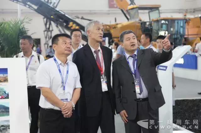 中国工程机械工业协会会长祁俊对徐工赞赏有加.jpg 中国工程机械工业协会会长祁俊对徐工赞赏有加.jpg
