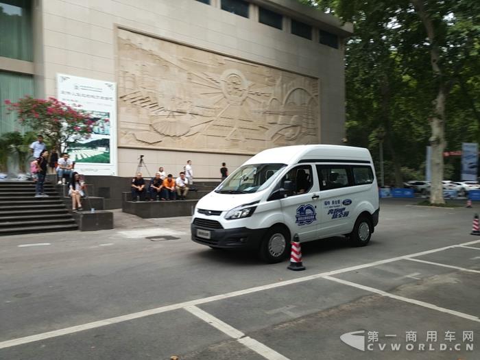 比赛进行中2.jpg 比赛进行中2.jpg