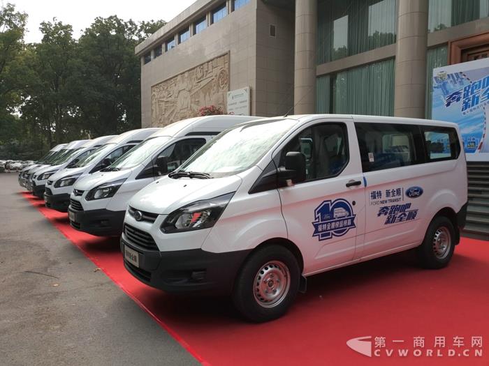 福特新全顺3.jpg 福特新全顺3.jpg