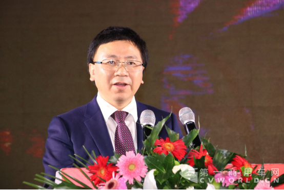 【活动通稿】高端长头重卡乘龙T7荣耀上市,引进智能卡车时代-灵思云途-20170923132.png 【活动通稿】高端长头重卡乘龙T7荣耀上市,引进智能卡车时代-灵思云途-20170923132.png