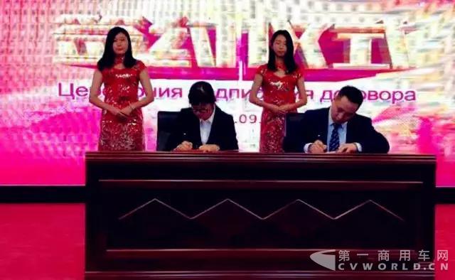 黑河利源达集团与徐工签订了一次采购300台装载机的购车合同.jpg