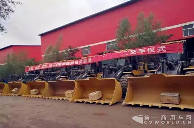 徐工V系列装载机批量进驻矿山企业.jpg