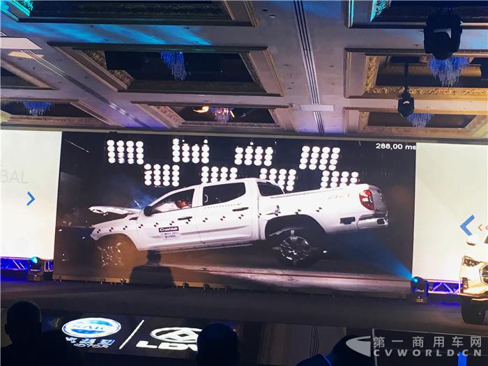 大通T60顺利通过澳新五星碰撞标.jpg 大通T60顺利通过澳新五星碰撞标.jpg