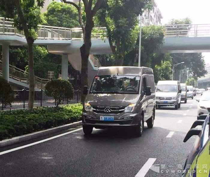 配图:上汽大通V80执行任务.jpg 配图:上汽大通V80执行任务.jpg