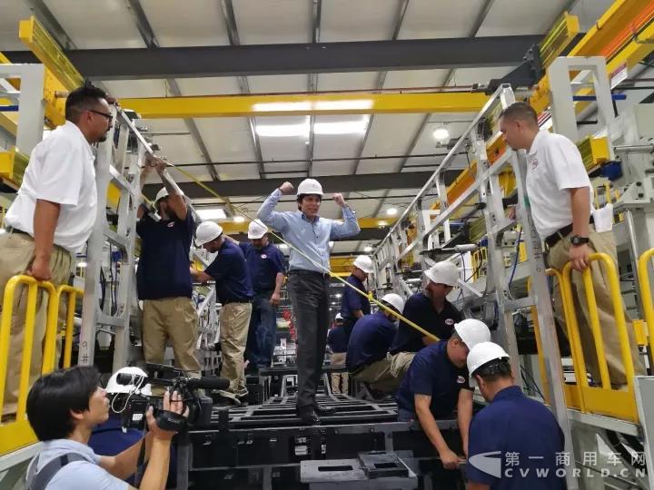中国智造在海外崛起:北美最大电动大巴工厂竣工4.jpg 中国智造在海外崛起:北美最大电动大巴工厂竣工4.jpg