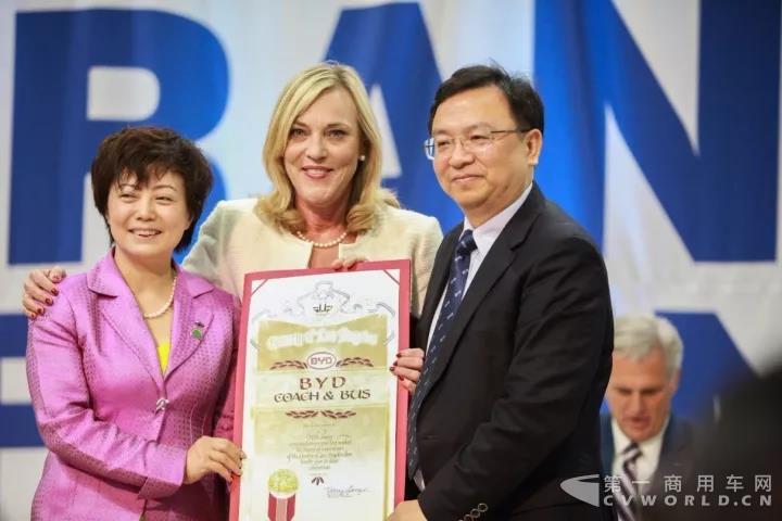 中国智造在海外崛起:北美最大电动大巴工厂竣工5.jpg 中国智造在海外崛起:北美最大电动大巴工厂竣工5.jpg