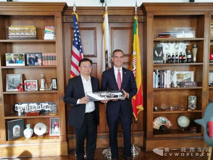 中国智造在海外崛起:北美最大电动大巴工厂竣工6.jpg 中国智造在海外崛起:北美最大电动大巴工厂竣工6.jpg