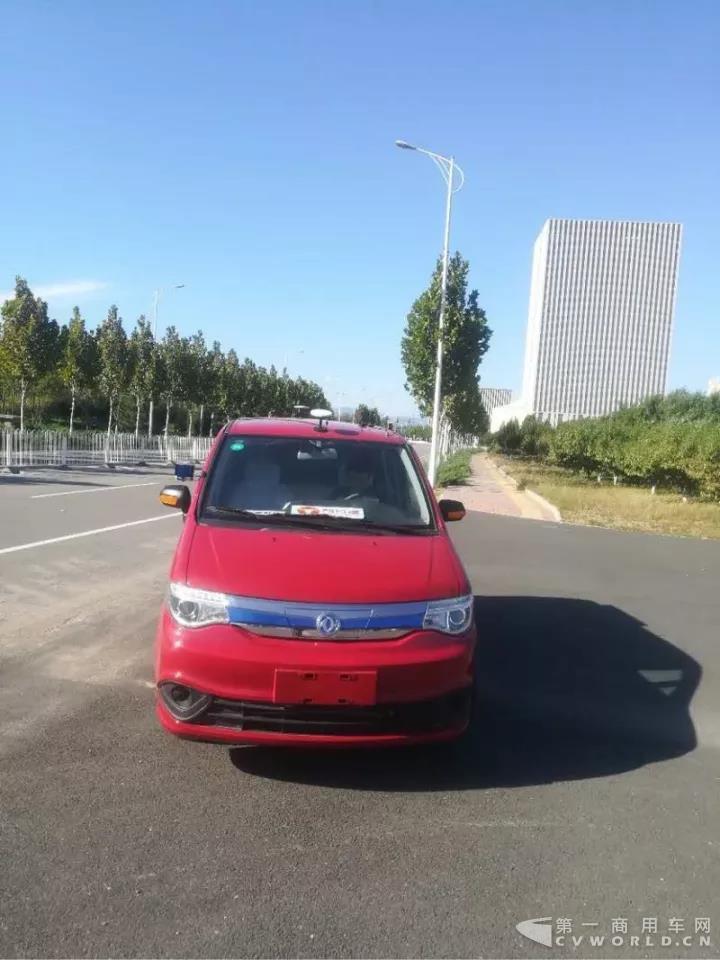 郑州日产首款帅客电动无人驾驶物流车亮相京东1.jpg 郑州日产首款帅客电动无人驾驶物流车亮相京东1.jpg