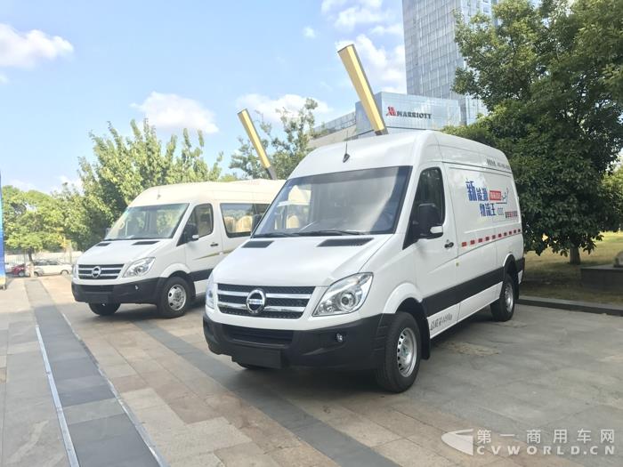现场展车1.jpg 现场展车1.jpg