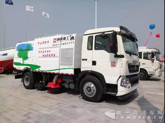 豪沃T5G多款环卫车新产品亮相华东地区第25届年会.jpg 豪沃T5G多款环卫车新产品亮相华东地区第25届年会.jpg