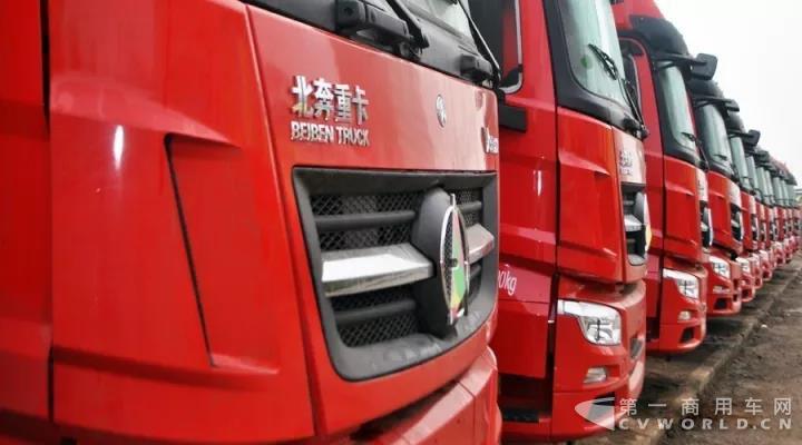 500多人,101台车,北奔重汽在鄂尔多斯搞了个大活动!.jpg 500多人,101台车,北奔重汽在鄂尔多斯搞了个大活动!.jpg
