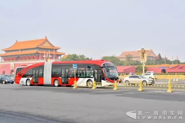 银隆新能源18米纯电动BRT在北京长安街正式运营.jpg 银隆新能源18米纯电动BRT在北京长安街正式运营.jpg