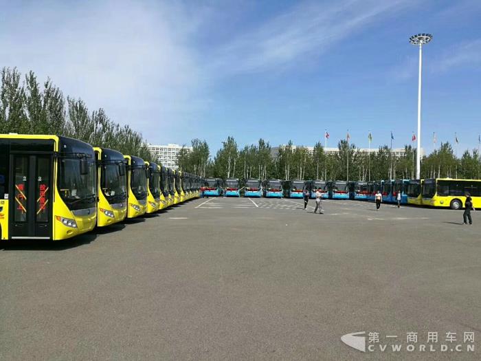 宇通交车现场.jpg 宇通交车现场.jpg