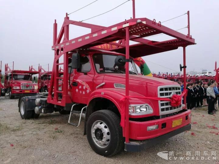 双杆支撑更可靠!柳州菱鑫公司首批50台龙卡轿运车交车仪式成功举行!1.jpg 双杆支撑更可靠!柳州菱鑫公司首批50台龙卡轿运车交车仪式成功举行!1.jpg