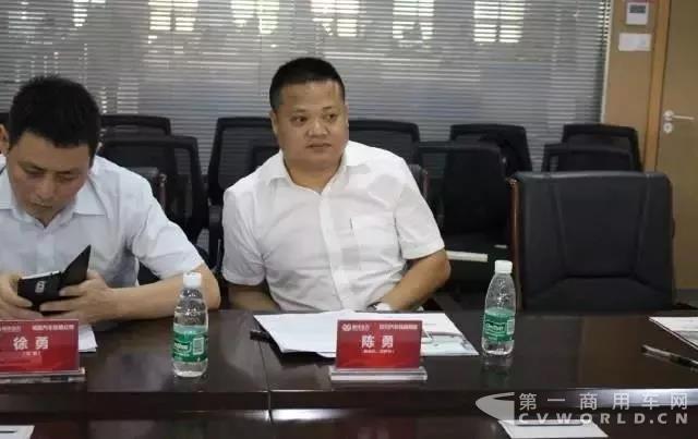 天府运力董事长陈勇来到深圳新沃运力总部进行考察.jpg 天府运力董事长陈勇来到深圳新沃运力总部进行考察.jpg