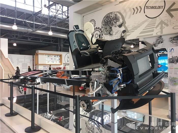 依维柯混合动力车型底盘技术展示.jpg