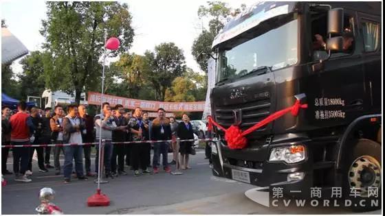 联合卡车八周年“大剧”上海开幕!庆典现场成交订单53台7.jpg 联合卡车八周年“大剧”上海开幕!庆典现场成交订单53台7.jpg