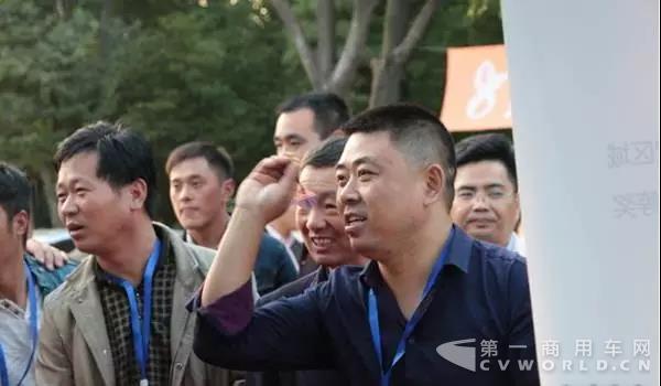 联合卡车八周年“大剧”上海开幕!庆典现场成交订单53台6.jpg 联合卡车八周年“大剧”上海开幕!庆典现场成交订单53台6.jpg