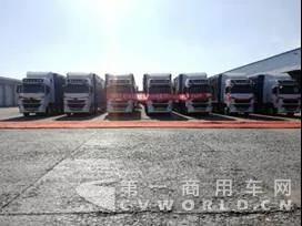 8.1吨!30辆超轻T7H牵引车交付龙港物流.jpg 8.1吨!30辆超轻T7H牵引车交付龙港物流.jpg
