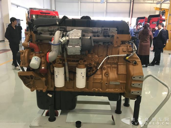 12.7L 发动机.jpg 12.7L 发动机.jpg