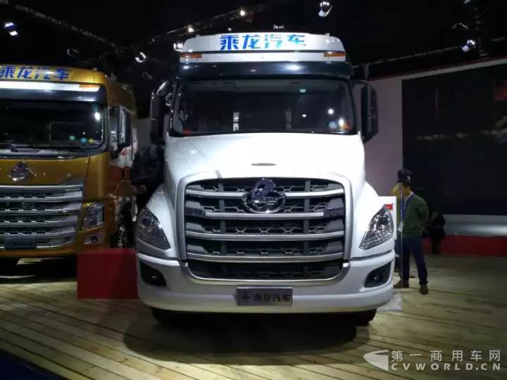 乘龙T7牵引车.jpg 乘龙T7牵引车.jpg