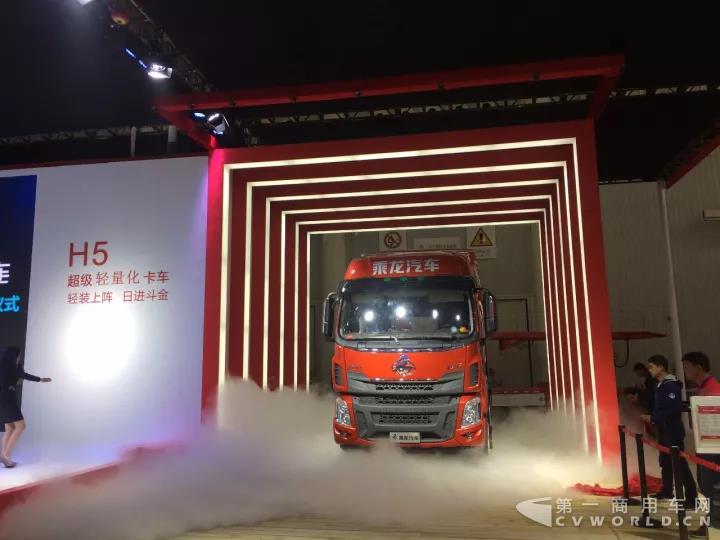 乘龙H5牵引车.jpg 乘龙H5牵引车.jpg