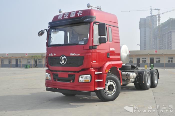 陕汽新M3000 LNG牵引车.jpg 陕汽新M3000 LNG牵引车.jpg