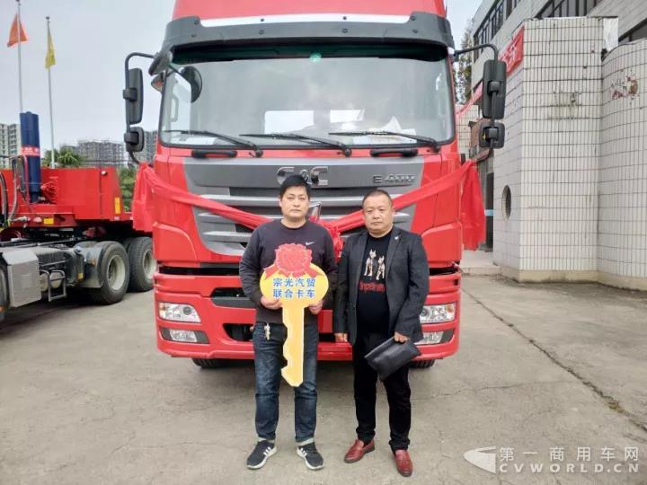 20台联合卡车E400交付淮南矿业1.jpg 20台联合卡车E400交付淮南矿业1.jpg