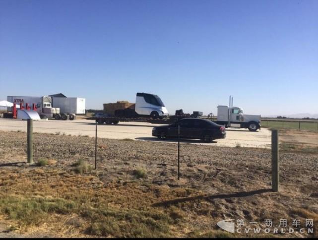 特斯拉半挂电动卡车周四发布 :这些是目前已经知道.jpg 特斯拉半挂电动卡车周四发布 :这些是目前已经知道.jpg