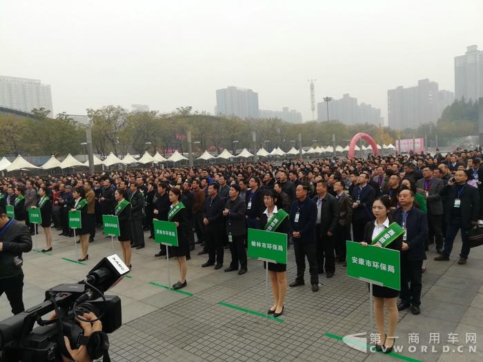 陕汽重卡闪耀2017第三届西安国际环保产业博览会2.jpg 陕汽重卡闪耀2017第三届西安国际环保产业博览会2.jpg
