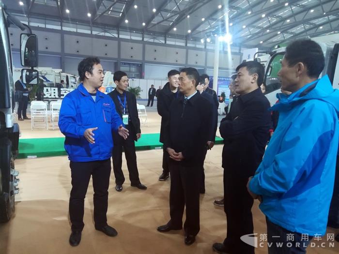 陕汽重卡闪耀2017第三届西安国际环保产业博览会4.jpg