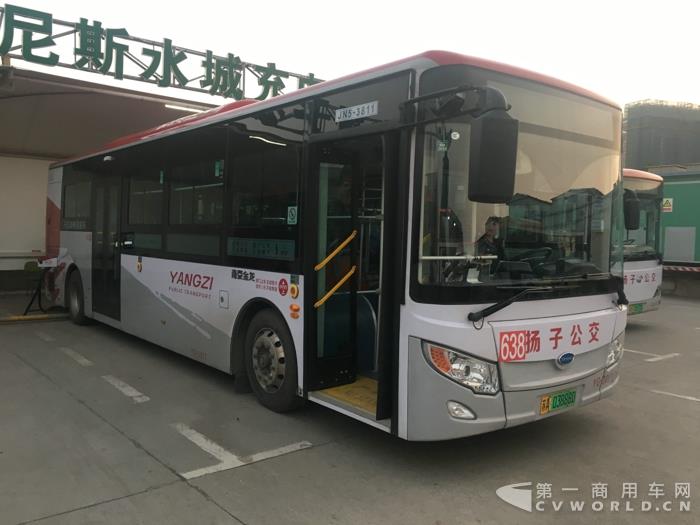 南京运营的南京金龙纯电动公交车.jpg 南京运营的南京金龙纯电动公交车.jpg