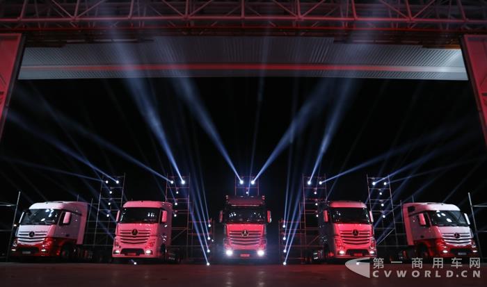 01.新Actros公路牵引车拥有杰出的经济性,较以往车型油耗降低7%.jpg 01.新Actros公路牵引车拥有杰出的经济性,较以往车型油耗降低7%.jpg