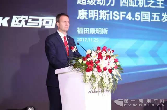北京福田康明斯发动机有限公司工厂厂长Miguel Kindler先生对康明斯超级动力进行讲解.jpg 北京福田康明斯发动机有限公司工厂厂长Miguel Kindler先生对康明斯超级动力进行讲解.jpg