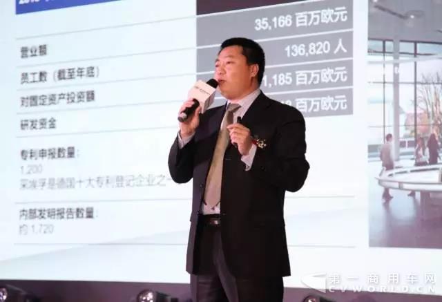 采埃孚TT China市场主管王秀彪先生对采埃孚产品进行讲解.jpg 采埃孚TT China市场主管王秀彪先生对采埃孚产品进行讲解.jpg