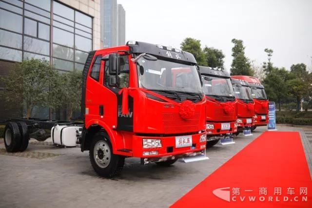 中卡新车型,邂逅南京城.jpg 中卡新车型,邂逅南京城.jpg