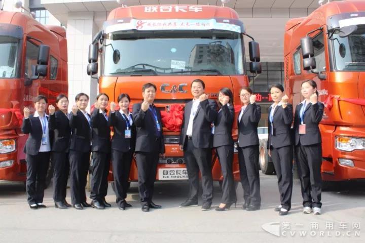 19台车订单顺利签定!“汽运之都”用户钟爱啥车?.jpg 19台车订单顺利签定!“汽运之都”用户钟爱啥车?.jpg