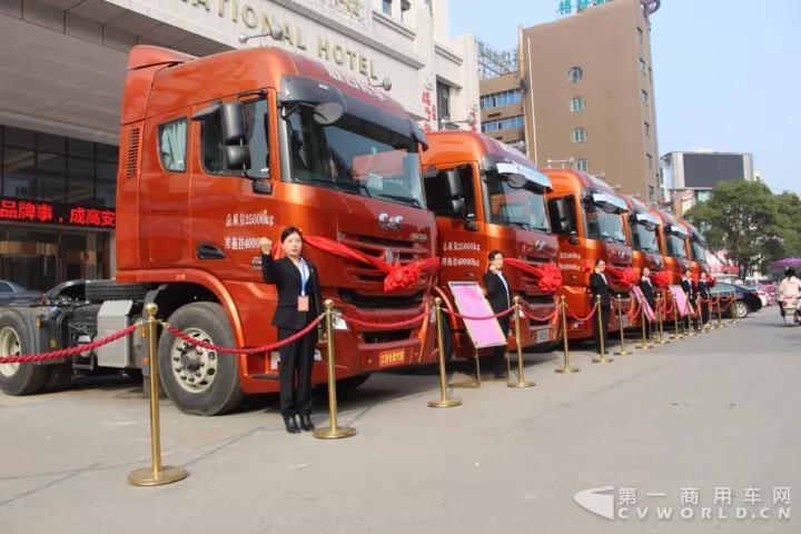 19台车订单顺利签定!“汽运之都”用户钟爱啥车?2.jpg 19台车订单顺利签定!“汽运之都”用户钟爱啥车?2.jpg