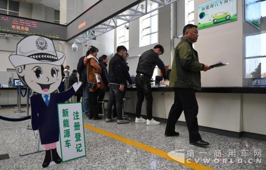 天津启用新能源汽车专用号牌.jpg 天津启用新能源汽车专用号牌.jpg
