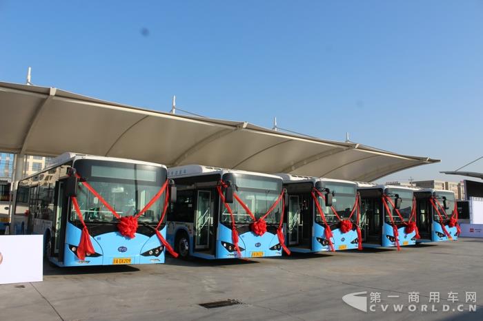 现场展车 (2).jpg 现场展车 (2).jpg