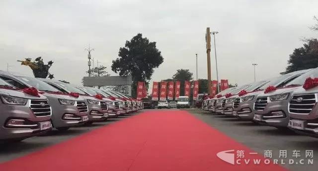 190台江淮瑞风MPV交付一嗨租车.jpg 190台江淮瑞风MPV交付一嗨租车.jpg