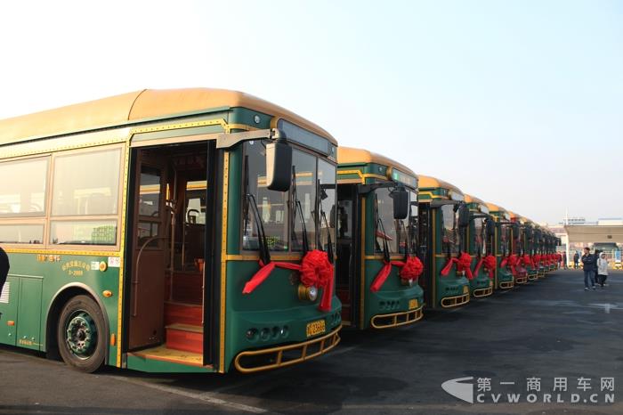 银隆纯电动仿古铛铛车 (2).jpg 银隆纯电动仿古铛铛车 (2).jpg