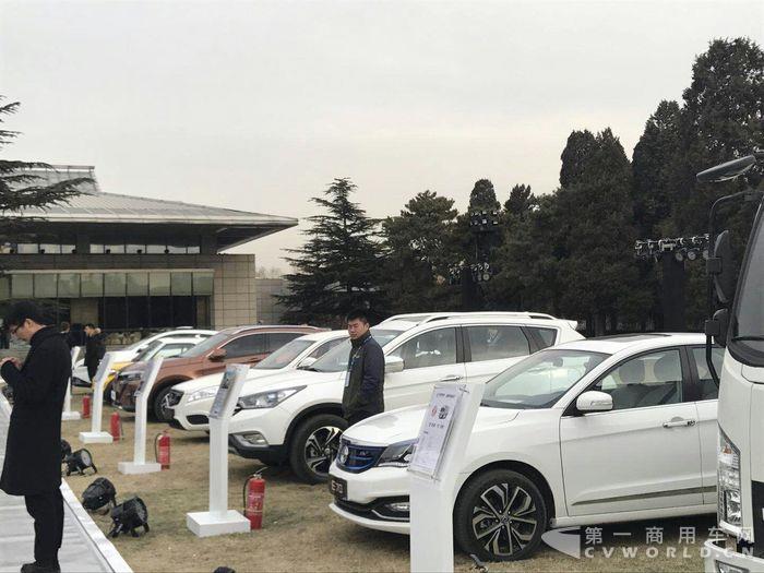 2018中国电动汽车百人会论坛室外展车区2.jpg 2018中国电动汽车百人会论坛室外展车区2.jpg