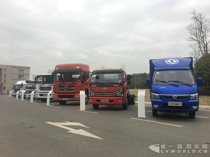 东风股份年会展车.jpg 东风股份年会展车.jpg